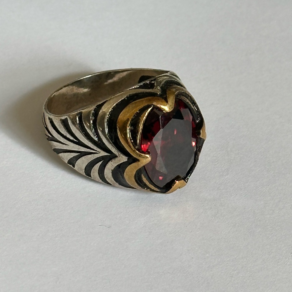 925 Silver stunning red ring size 9.25 unisex